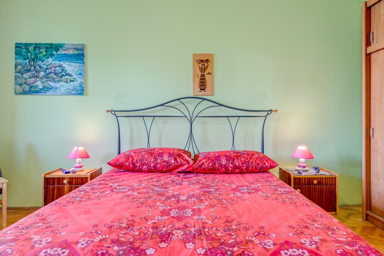 A Quiet With Balcony In About 15 Minutes Walk From The Old Center And Apartmán *